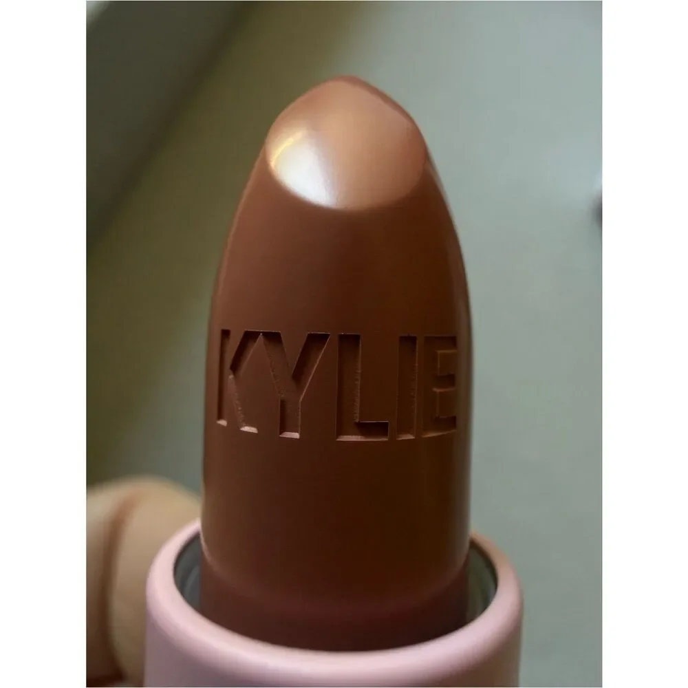 Kylie Jenner Crème Lipstick 613 If Looks Could Kill Nude Brown Women Makeup